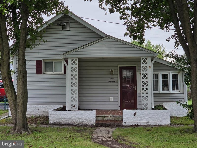 516 Oakwood Rd, Glen Burnie, MD 21061