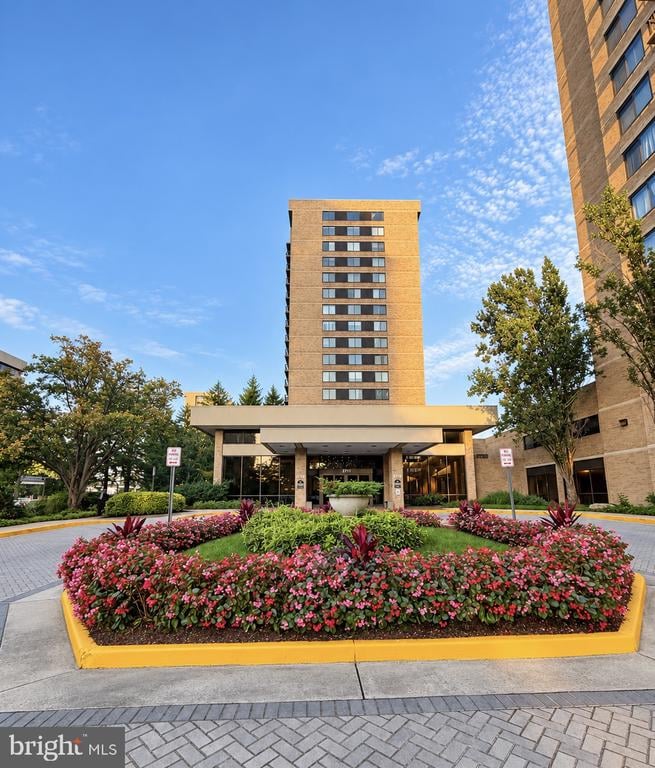 3709 S George Mason Dr #C2E, Falls Church, VA 22041