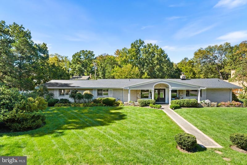 7910 W Boulevard Dr, Alexandria, VA 22308