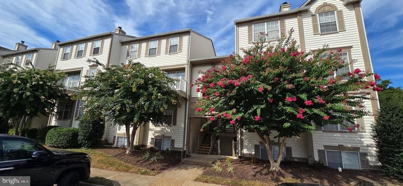 9262 Cardinal Forest Ln #301, Lorton, VA 22079