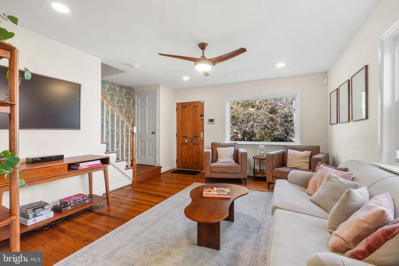 19 E Custis Ave #A, Alexandria, VA 22301