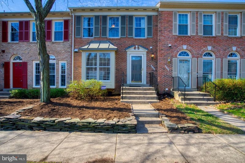 6137 Summer Park Ln, Alexandria, VA 22315
