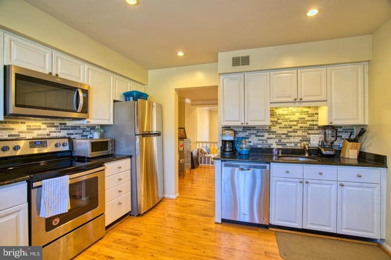 6137 Summer Park Ln, Alexandria, VA 22315