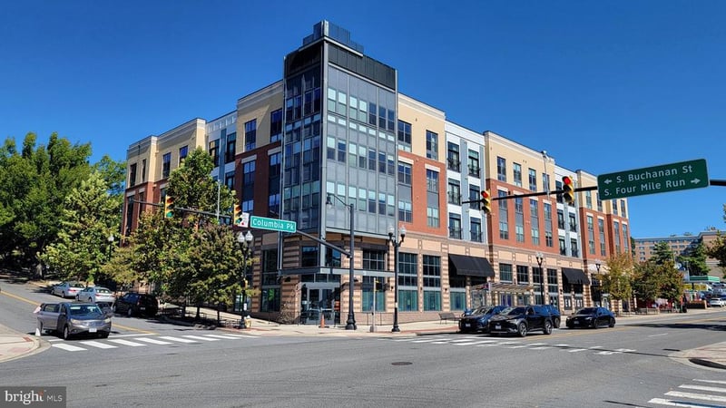 989 S Buchanan St #425, Arlington, VA 22204