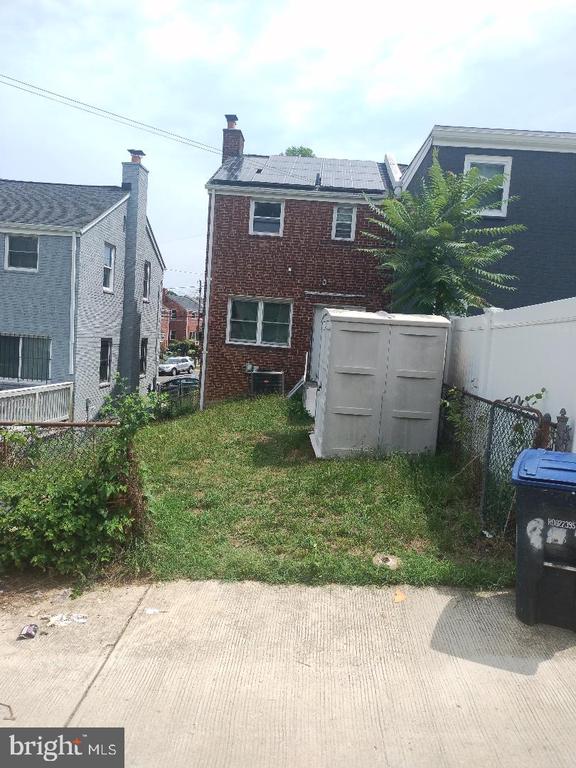 855 Adrian St SE, Washington, DC 20019