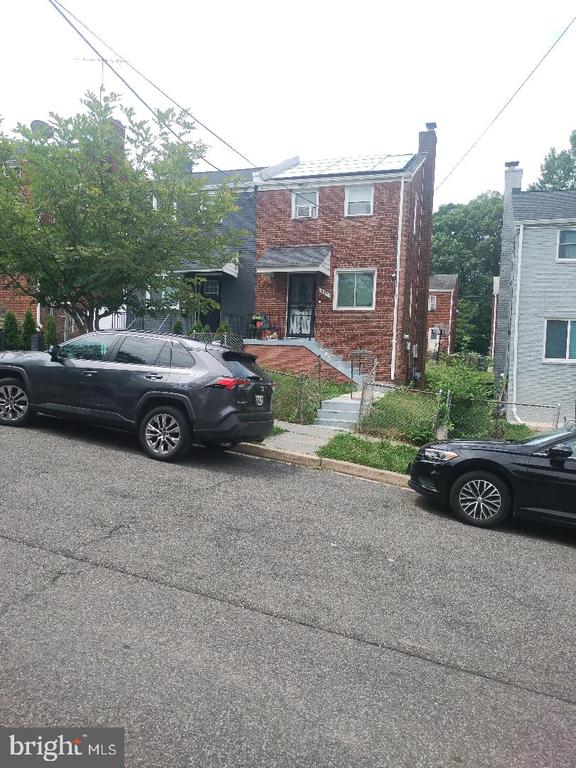855 Adrian St SE, Washington, DC 20019