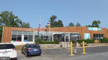 6426 Hollins Dr, Bethesda, MD 20817
