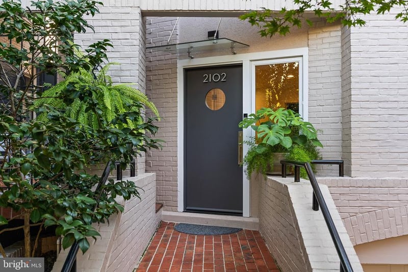 2102 R St NW, Washington, DC 20008
