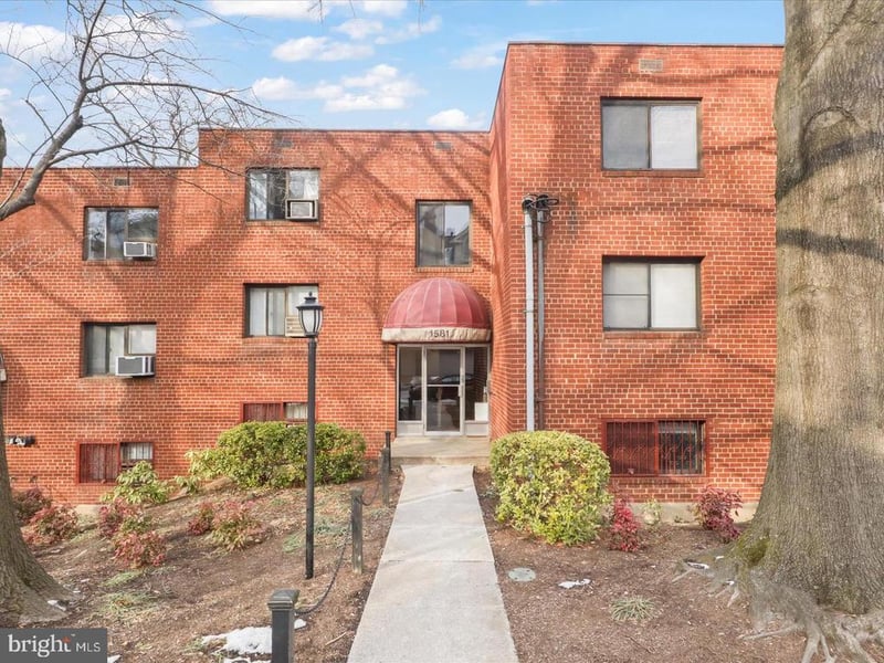 1581 N Colonial Ter #201-X, Arlington, VA 22209