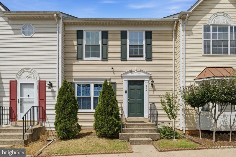 302 Moseby Ct, Manassas Park, VA 20111