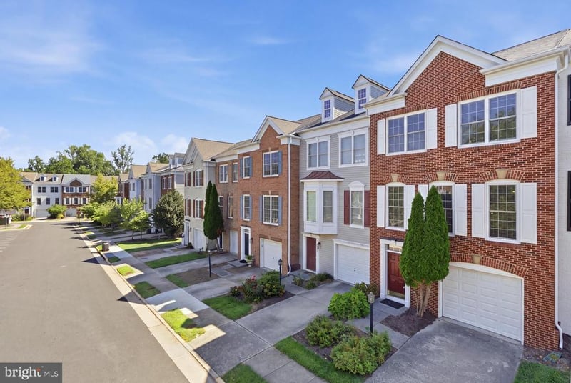 2524 Terra Cotta Cir, Herndon, VA 20171
