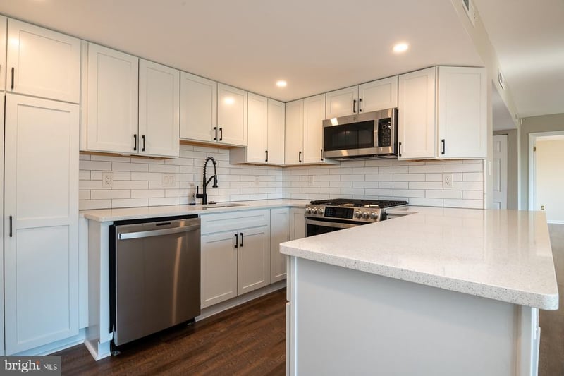 1300 Army Navy Dr #1012, Arlington, VA 22202