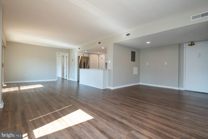 1300 Army Navy Dr #1012, Arlington, VA 22202