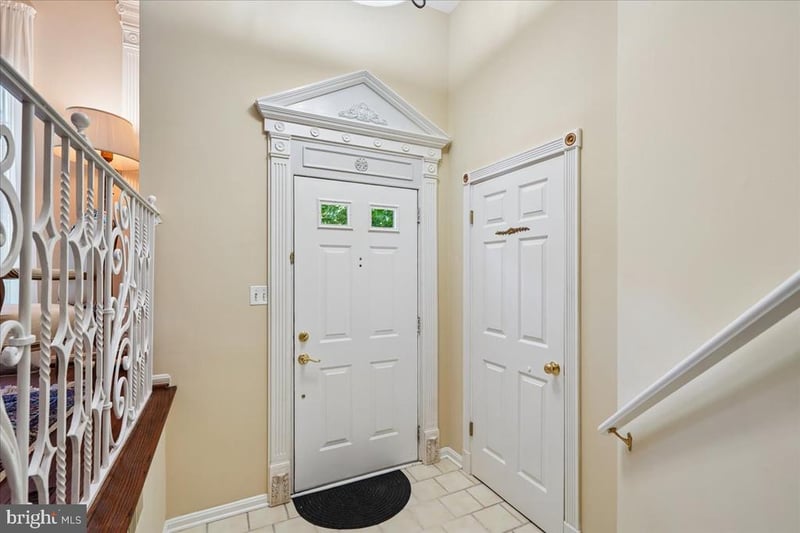 10109 Langhorne Ct, Bethesda, MD 20817
