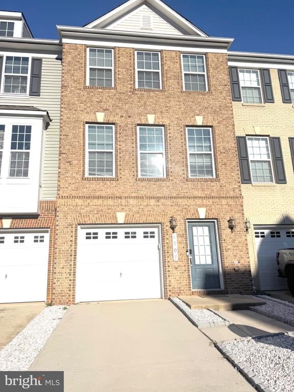 8907 Englewood Farms Dr, Manassas, VA 20112