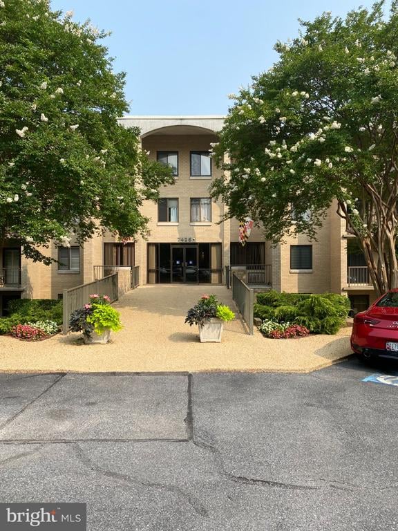 7425 Democracy Blvd #216, Bethesda, MD 20817