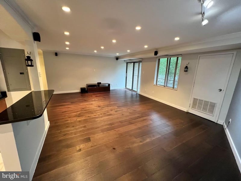 7425 Democracy Blvd #216, Bethesda, MD 20817