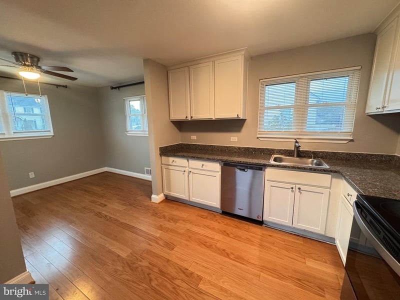 1952 Forest Dr, Annapolis, MD 21401