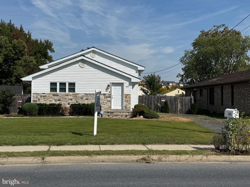 1952 Forest Dr, Annapolis, MD 21401