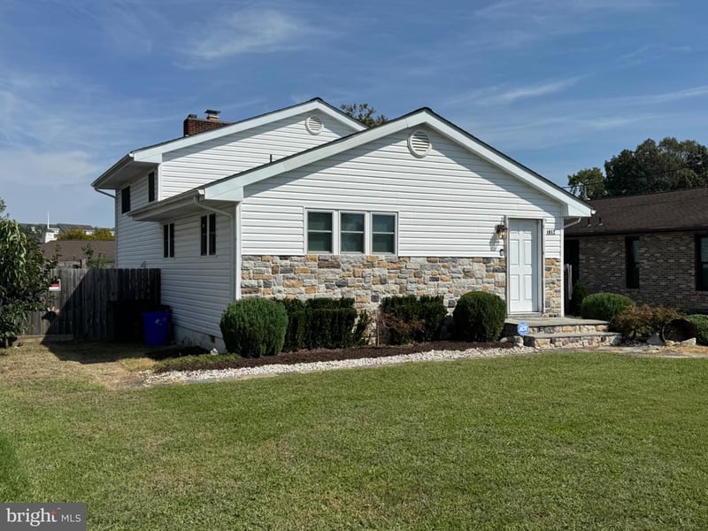 1952 Forest Dr, Annapolis, MD 21401