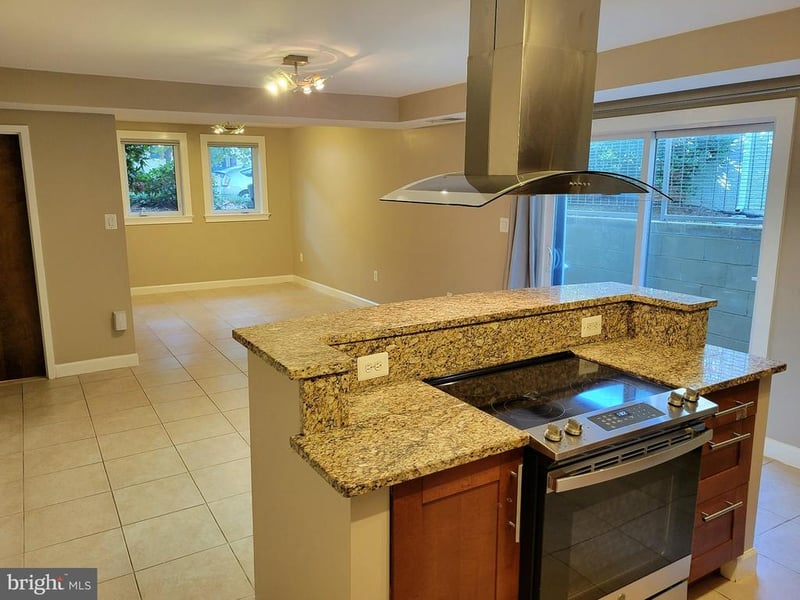 1127 N Stuart St N #4, Arlington, VA 22201