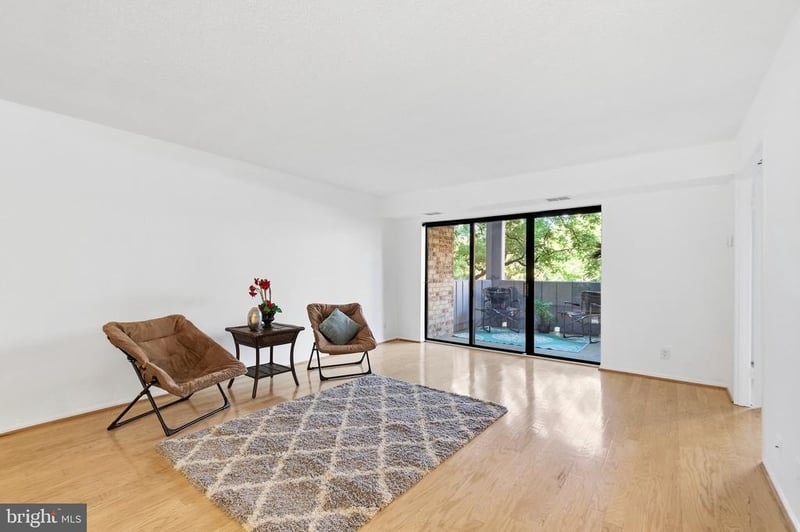 5902 Mount Eagle Dr #209, Alexandria, VA 22303