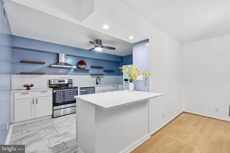 5902 Mount Eagle Dr #209, Alexandria, VA 22303