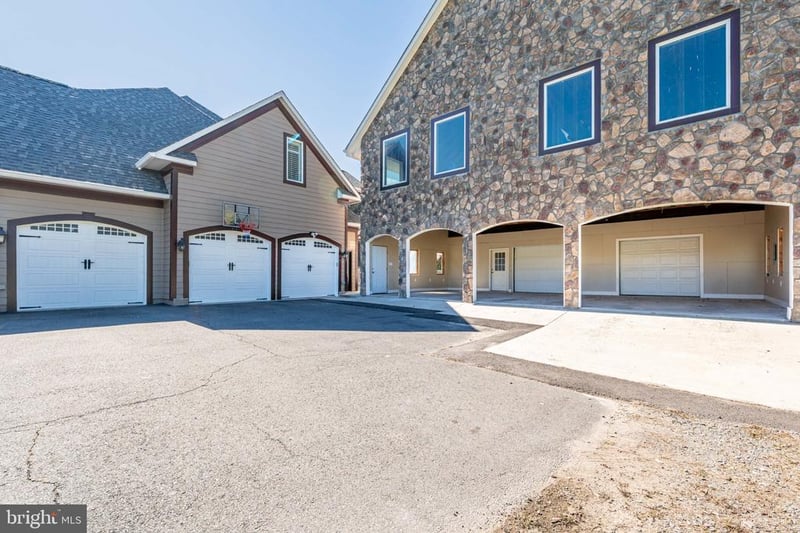 16503 Loneoak Pl, Hamilton, VA 20158