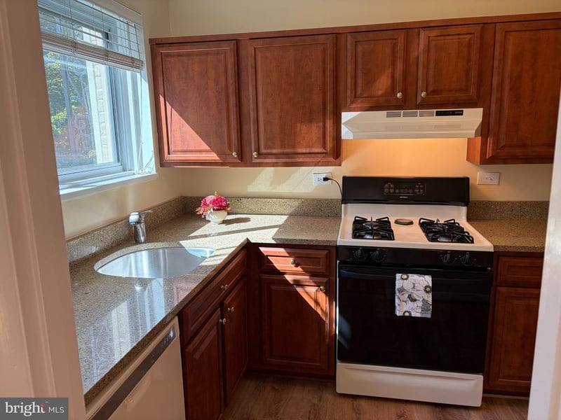 10524 Montrose Ave #104, Bethesda, MD 20814