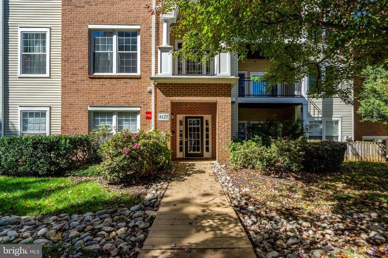 4127 Fountainside Ln #304, Fairfax, VA 22030