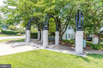 4127 Fountainside Ln #304, Fairfax, VA 22030