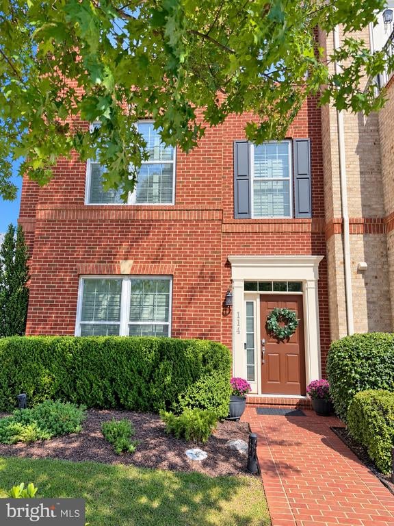 114 Quietwalk Ln, Herndon, VA 20170