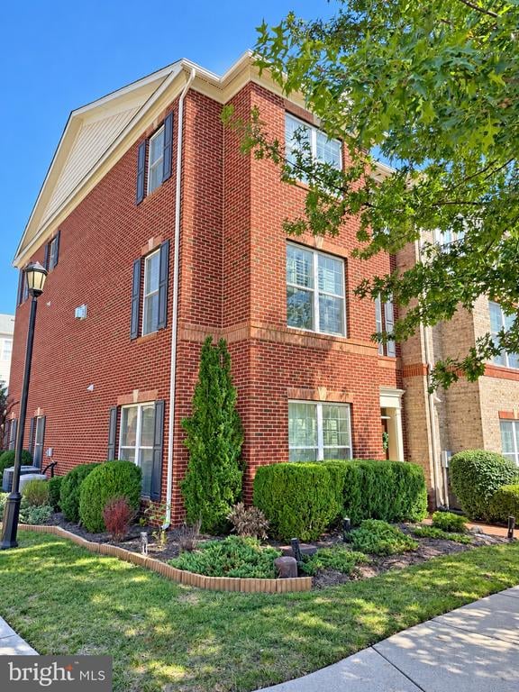 114 Quietwalk Ln, Herndon, VA 20170