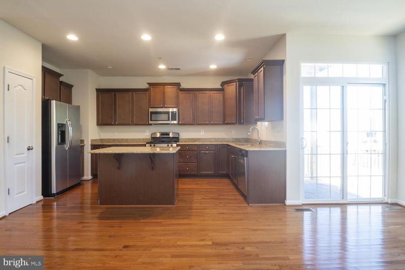 7513 Briargrove Ln, Glen Burnie, MD 21060