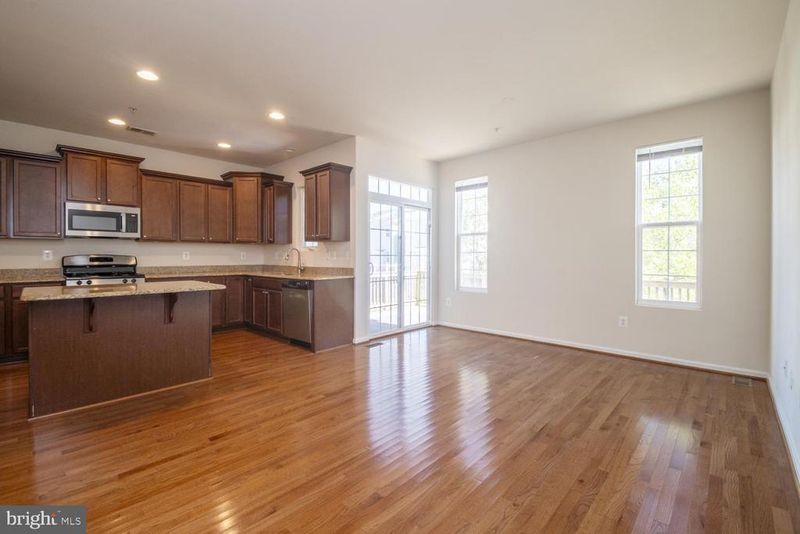 7513 Briargrove Ln, Glen Burnie, MD 21060