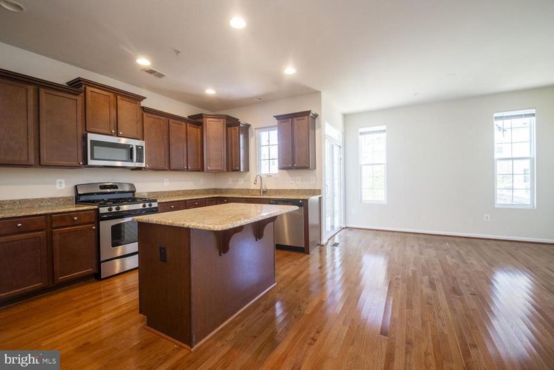 7513 Briargrove Ln, Glen Burnie, MD 21060