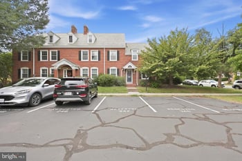 4656 34th St S #B1, Arlington, VA 22206