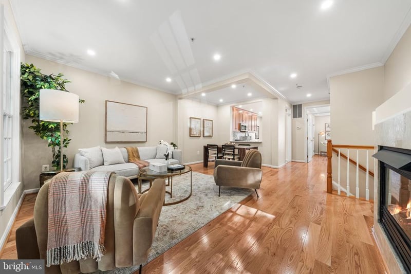 709 Massey Ln N #A, Alexandria, VA 22314