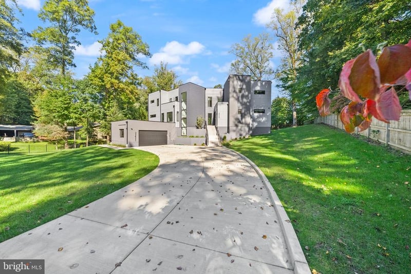 3525 Glenbrook Rd, Fairfax, VA 22031