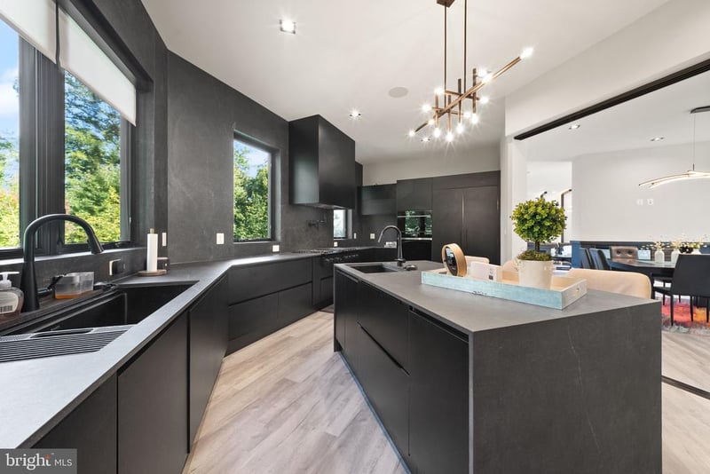 3525 Glenbrook Rd, Fairfax, VA 22031