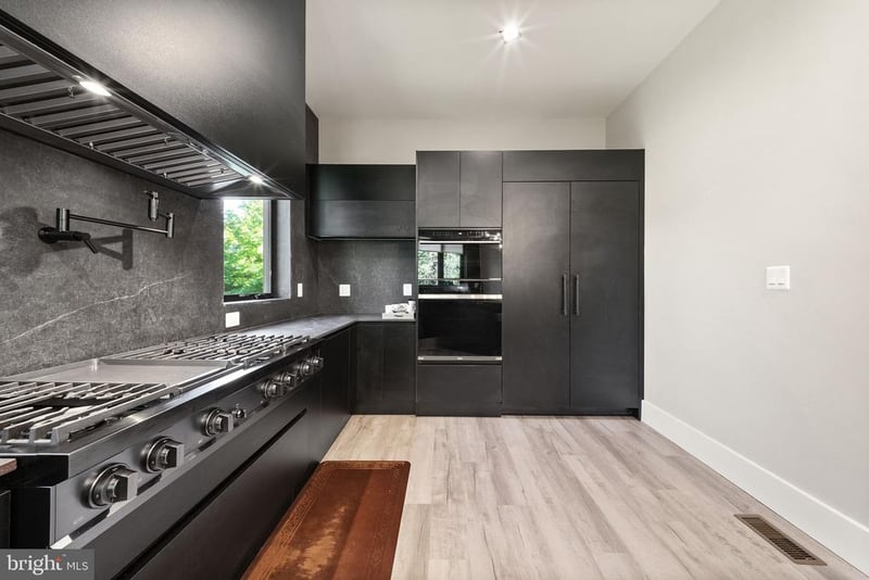 3525 Glenbrook Rd, Fairfax, VA 22031
