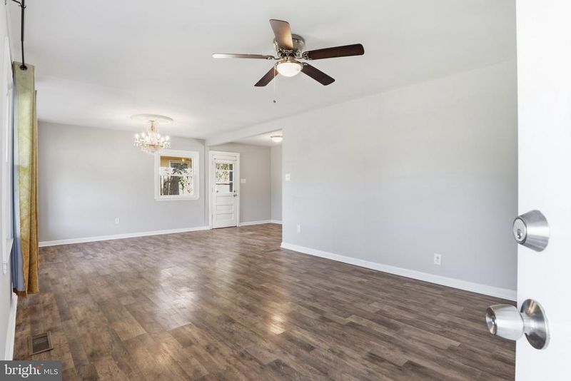303 W Church Rd, Sterling, VA 20164