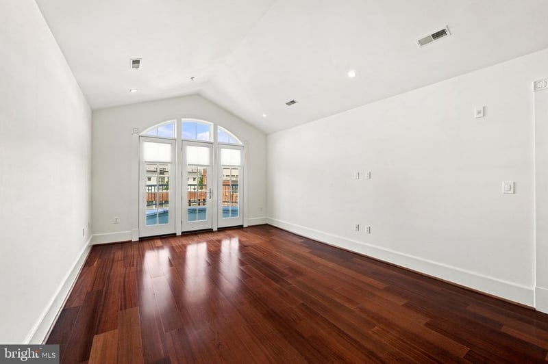 910 Powhatan St #306N, Alexandria, VA 22314