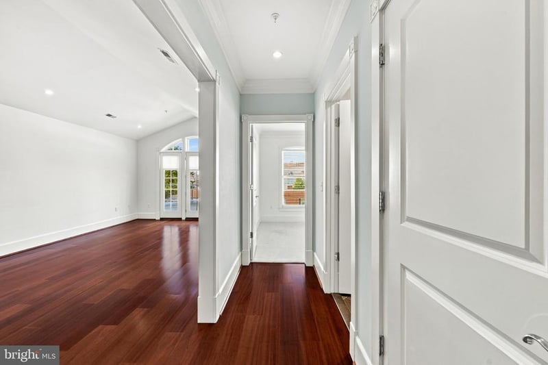 910 Powhatan St #306N, Alexandria, VA 22314
