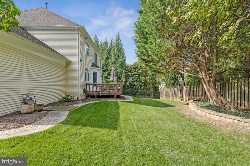 603 Carters Glen Ct SW, Vienna, VA 22180