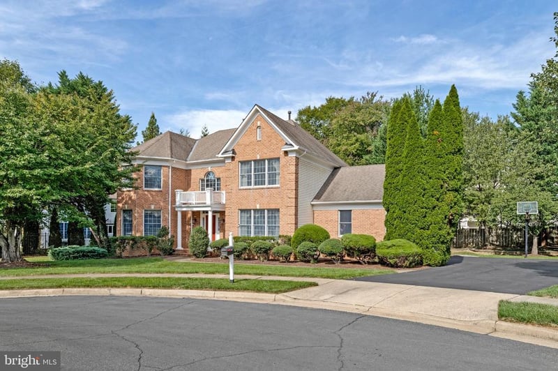 603 Carters Glen Ct SW, Vienna, VA 22180