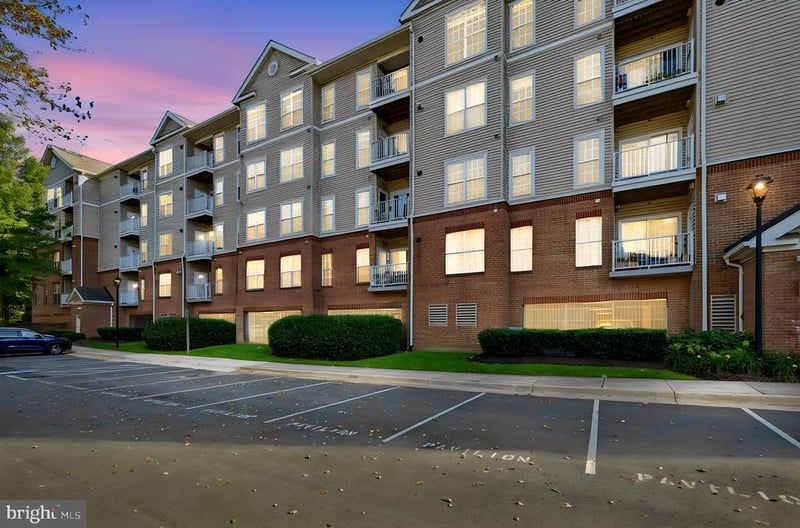 7000 Falls Reach Dr #203, Falls Church, VA 22043