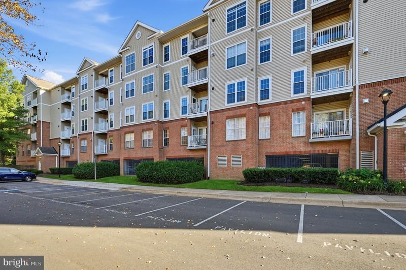 7000 Falls Reach Dr #203, Falls Church, VA 22043