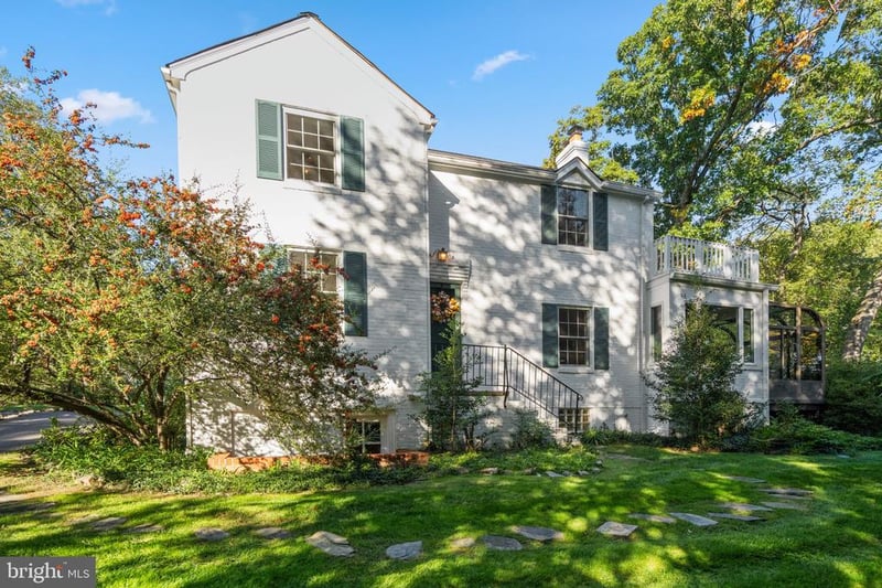 2827 Maple Ln, Fairfax, VA 22031