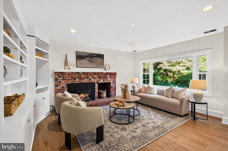 2827 Maple Ln, Fairfax, VA 22031